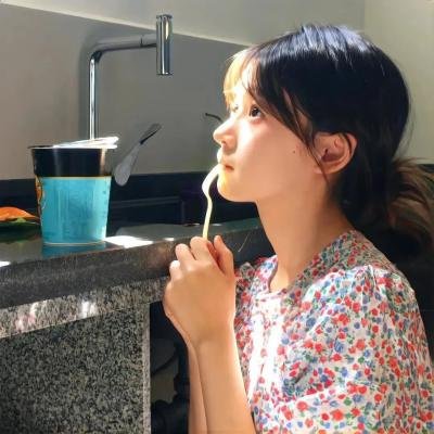 罗娜，阿齐姆的母亲
